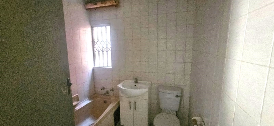 To Let 4 Bedroom Property for Rent in Constantia Park Gauteng