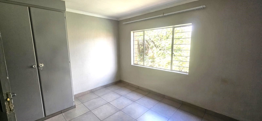 To Let 4 Bedroom Property for Rent in Constantia Park Gauteng