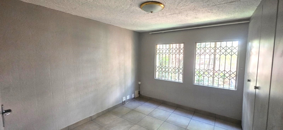 To Let 4 Bedroom Property for Rent in Constantia Park Gauteng