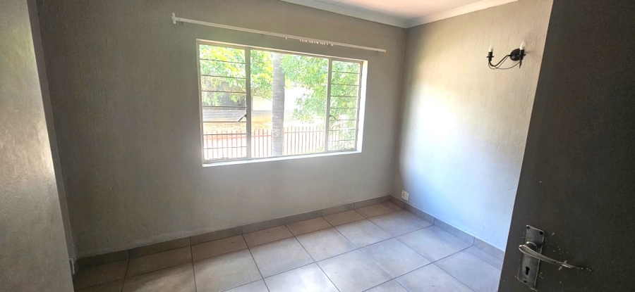 To Let 4 Bedroom Property for Rent in Constantia Park Gauteng