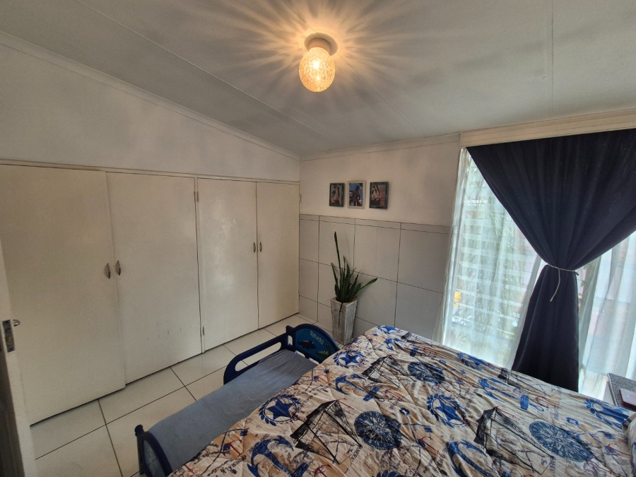 2 Bedroom Property for Sale in Tileba Gauteng