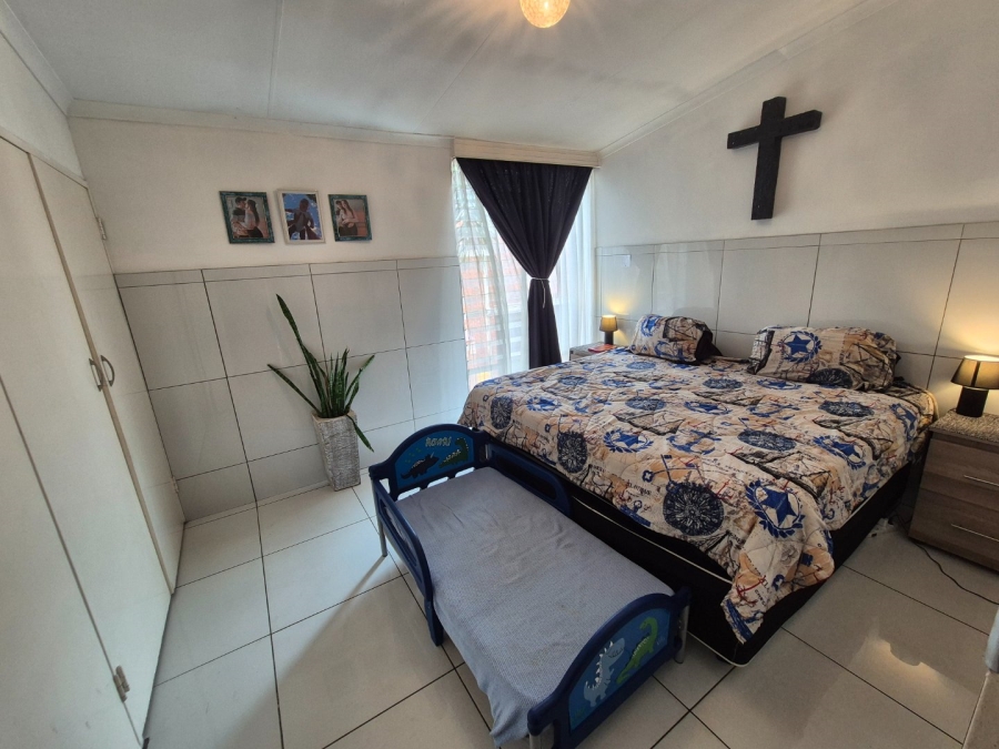 2 Bedroom Property for Sale in Tileba Gauteng