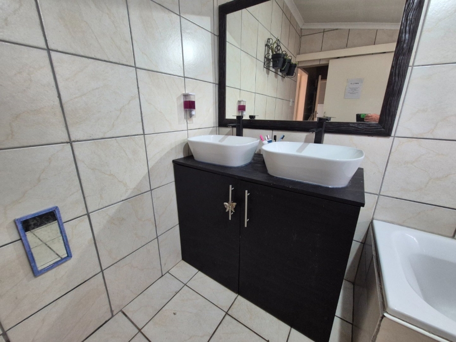 2 Bedroom Property for Sale in Tileba Gauteng