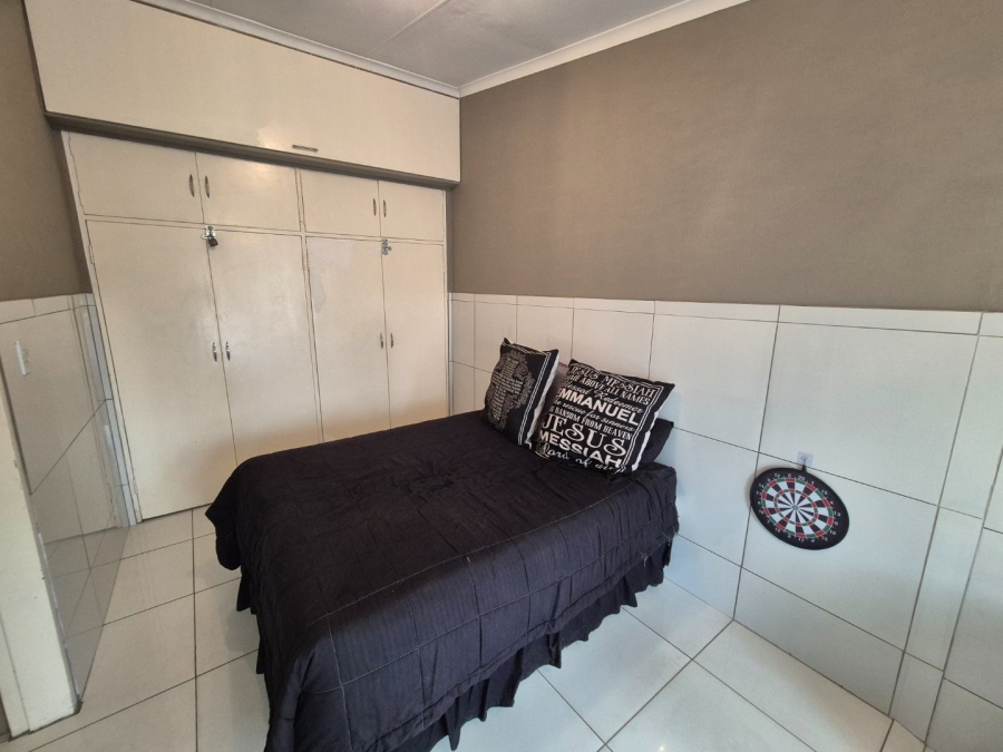 2 Bedroom Property for Sale in Tileba Gauteng