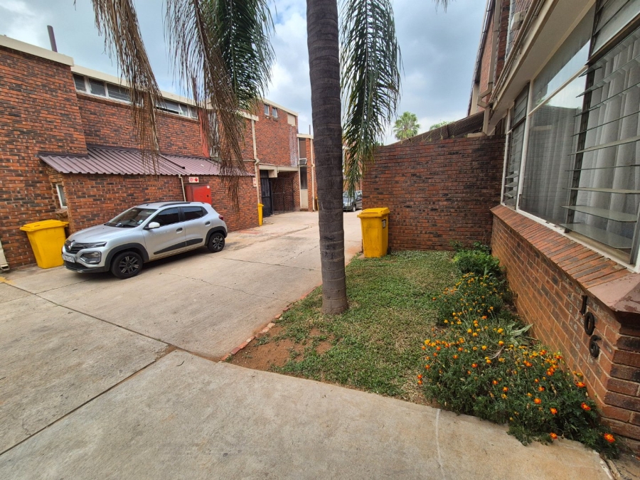 2 Bedroom Property for Sale in Tileba Gauteng