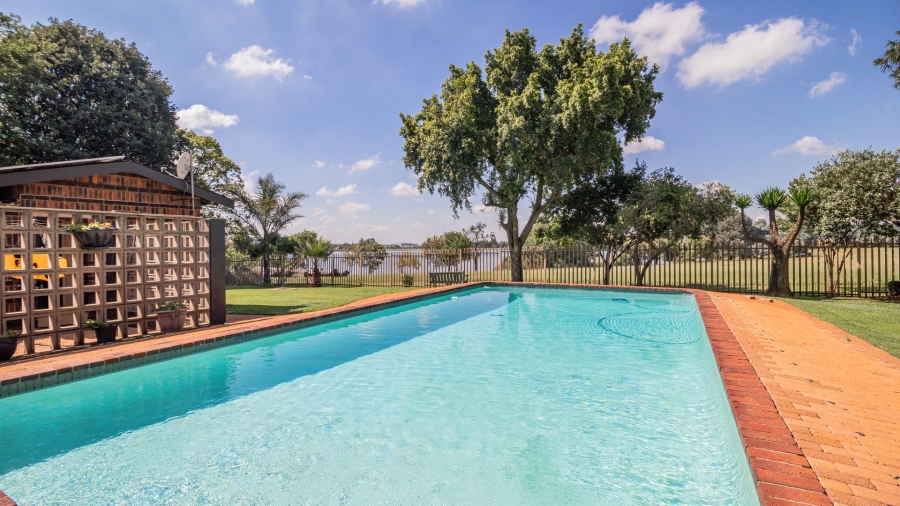 4 Bedroom Property for Sale in Bonaero Park Gauteng