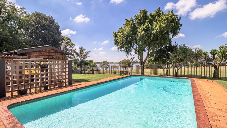 4 Bedroom Property for Sale in Bonaero Park Gauteng
