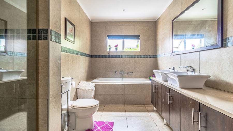 3 Bedroom Property for Sale in Greenstone Hill Gauteng