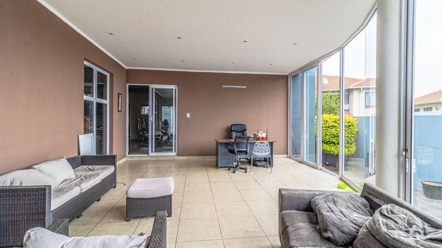 3 Bedroom Property for Sale in Greenstone Hill Gauteng