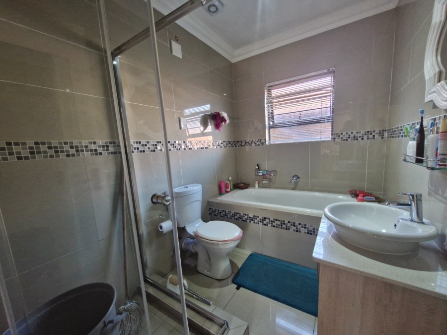 3 Bedroom Property for Sale in Comet Gauteng