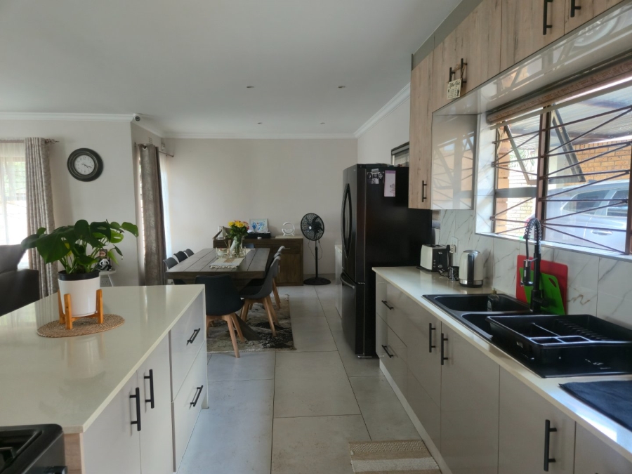 4 Bedroom Property for Sale in Sunnyridge Gauteng