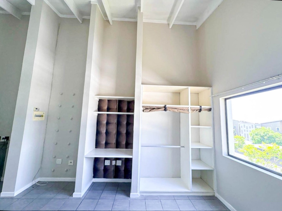 1 Bedroom Property for Sale in The Paddocks Gauteng