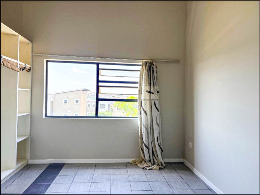 1 Bedroom Property for Sale in The Paddocks Gauteng