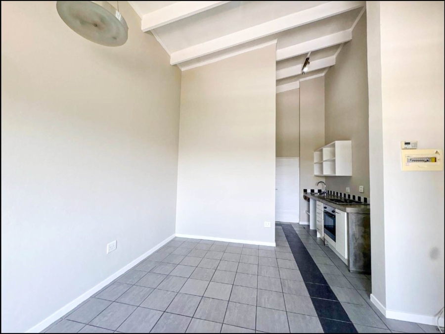 1 Bedroom Property for Sale in The Paddocks Gauteng