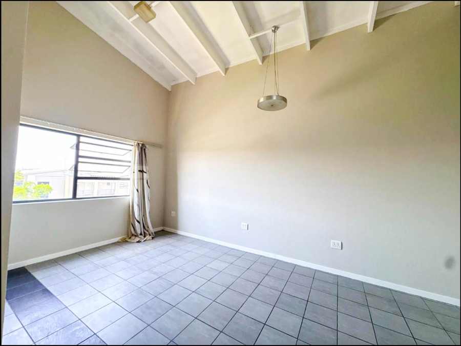 1 Bedroom Property for Sale in The Paddocks Gauteng