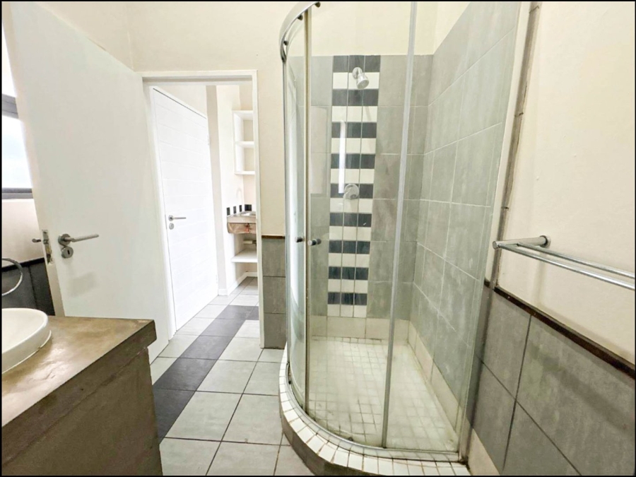 1 Bedroom Property for Sale in The Paddocks Gauteng