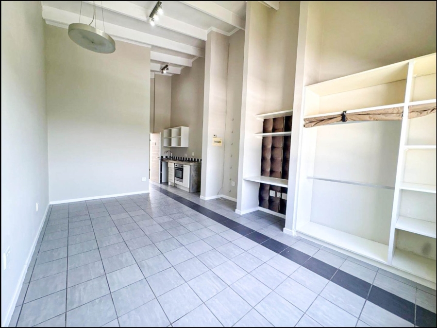 1 Bedroom Property for Sale in The Paddocks Gauteng