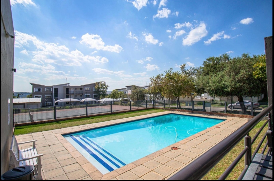 1 Bedroom Property for Sale in The Paddocks Gauteng