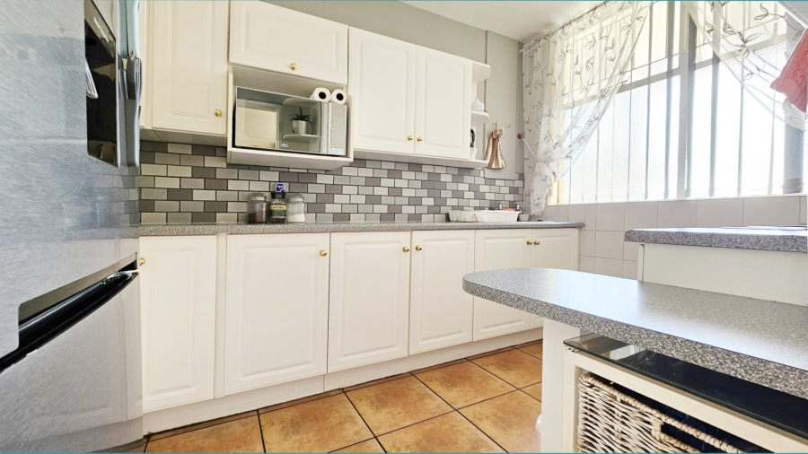 2 Bedroom Property for Sale in Three Rivers Proper Gauteng