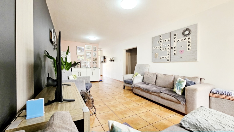 2 Bedroom Property for Sale in Three Rivers Proper Gauteng