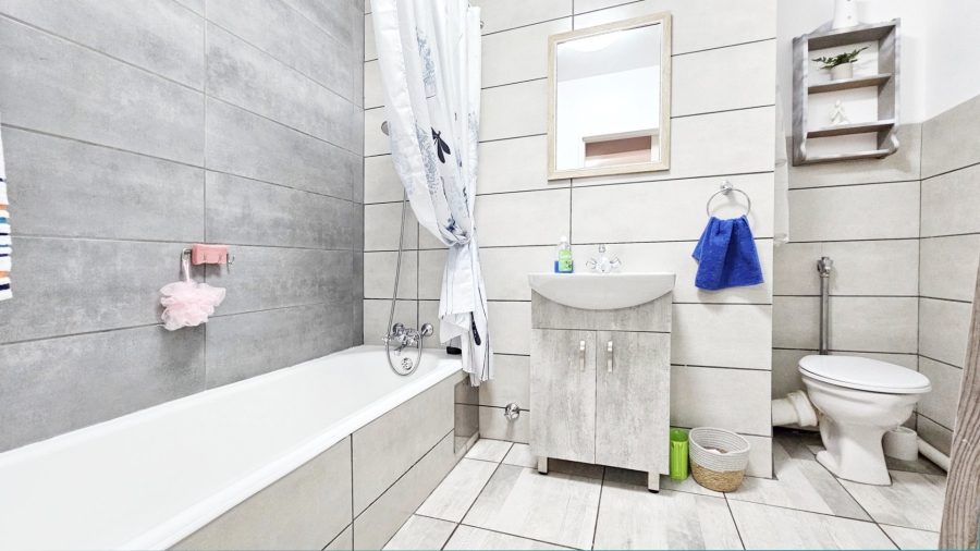 2 Bedroom Property for Sale in Three Rivers Proper Gauteng