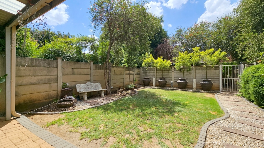 2 Bedroom Property for Sale in Three Rivers Proper Gauteng