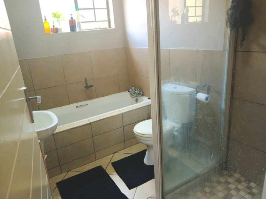 To Let 2 Bedroom Property for Rent in Noordwyk Gauteng