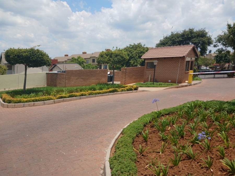 To Let 2 Bedroom Property for Rent in Noordwyk Gauteng