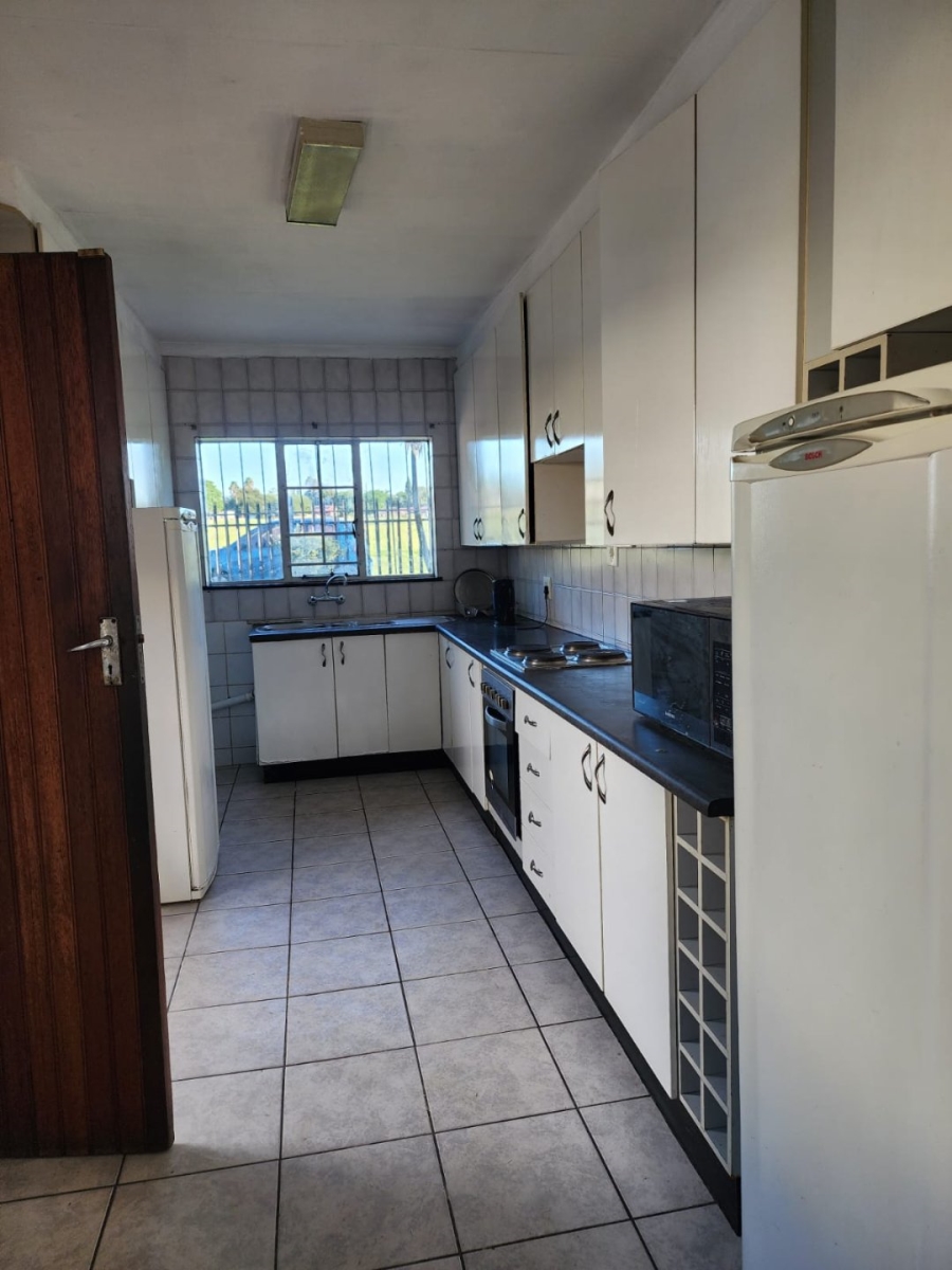 To Let 3 Bedroom Property for Rent in Croydon Gauteng