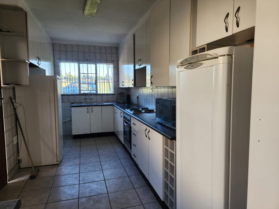 To Let 3 Bedroom Property for Rent in Croydon Gauteng