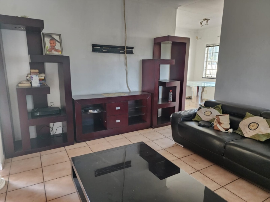 To Let 3 Bedroom Property for Rent in Croydon Gauteng