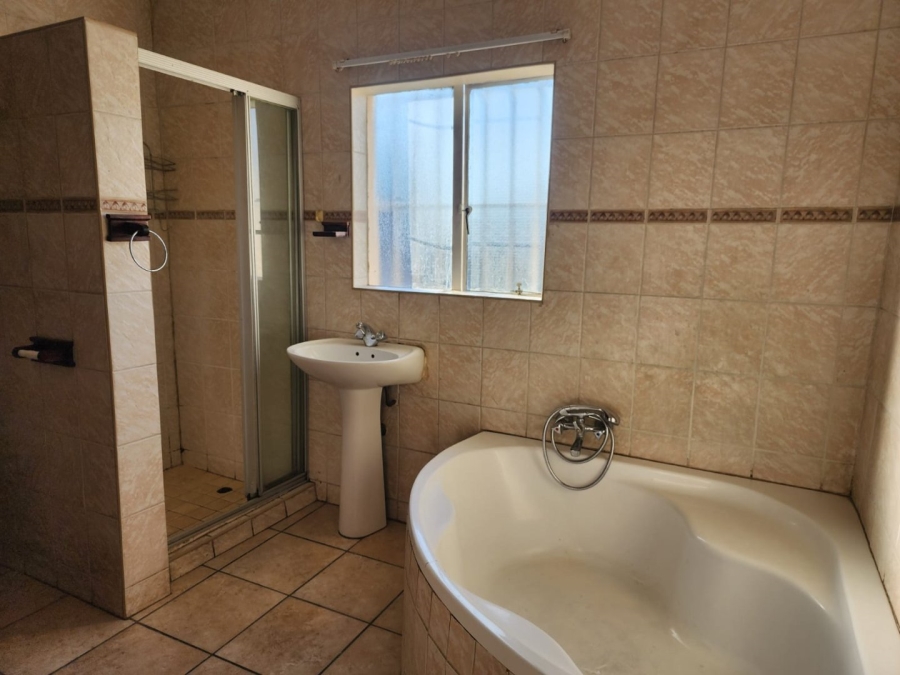 To Let 3 Bedroom Property for Rent in Croydon Gauteng