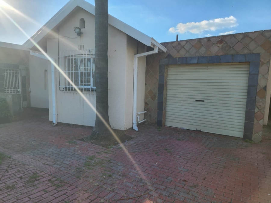 To Let 3 Bedroom Property for Rent in Croydon Gauteng