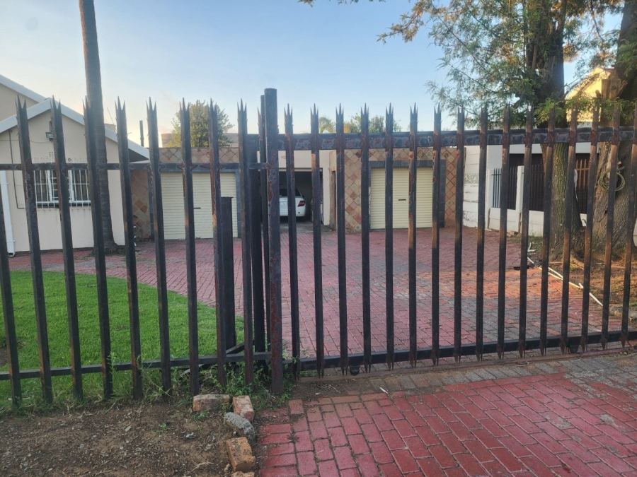 To Let 3 Bedroom Property for Rent in Croydon Gauteng