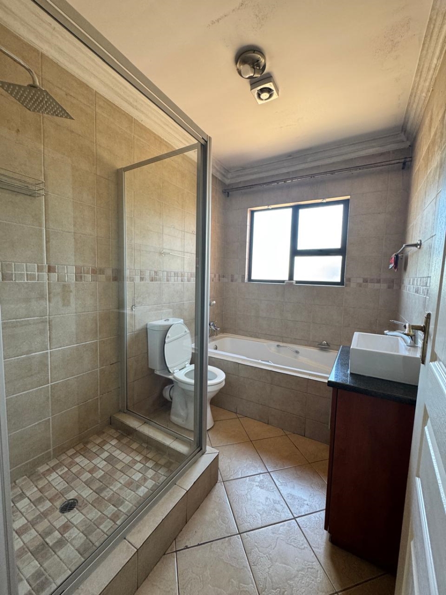 To Let 3 Bedroom Property for Rent in Amberfield Valley Gauteng