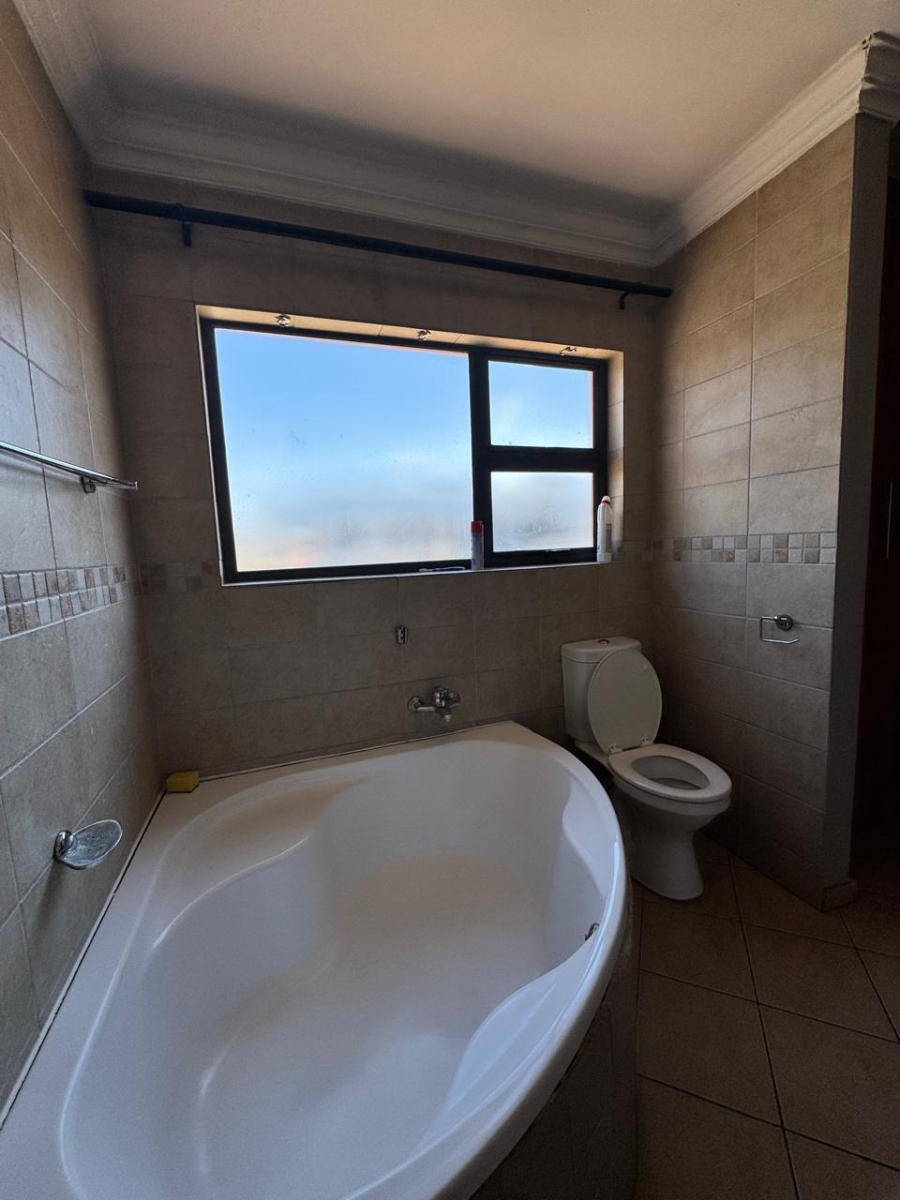 To Let 3 Bedroom Property for Rent in Amberfield Valley Gauteng