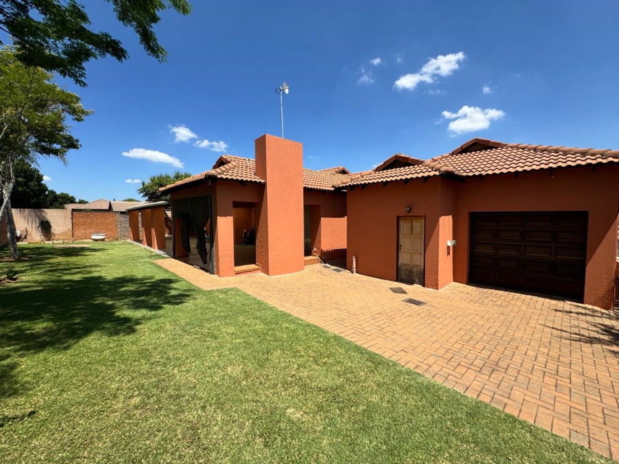 To Let 3 Bedroom Property for Rent in Amberfield Valley Gauteng
