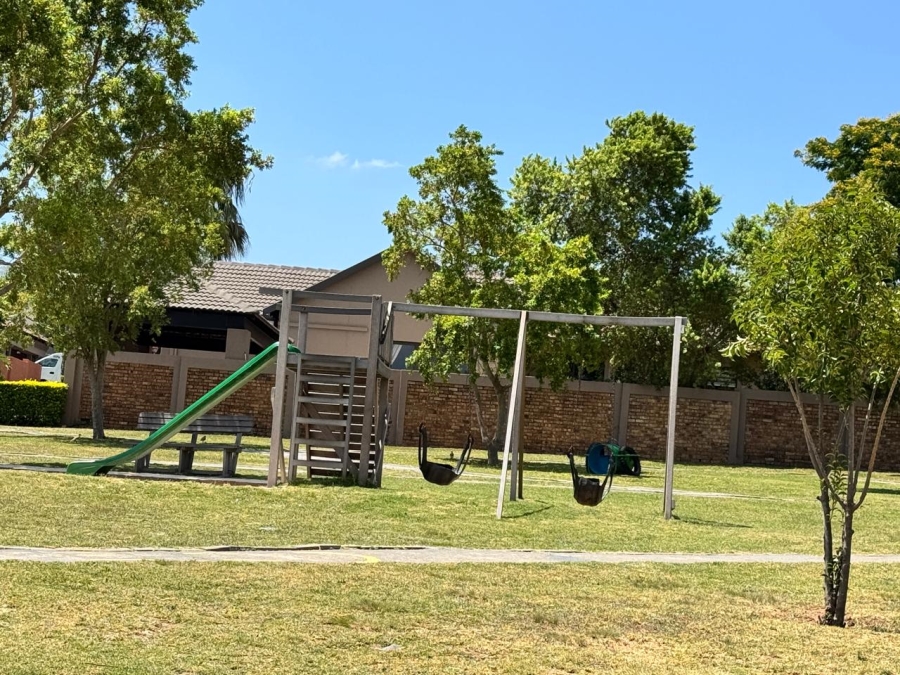 To Let 3 Bedroom Property for Rent in Amberfield Valley Gauteng