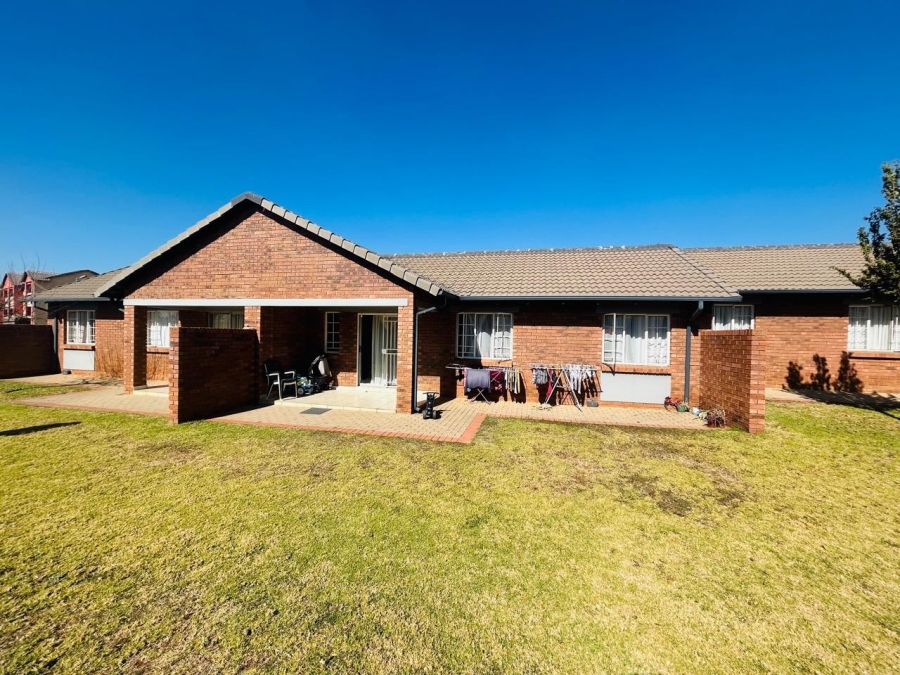 2 Bedroom Property for Sale in Monavoni A H Gauteng