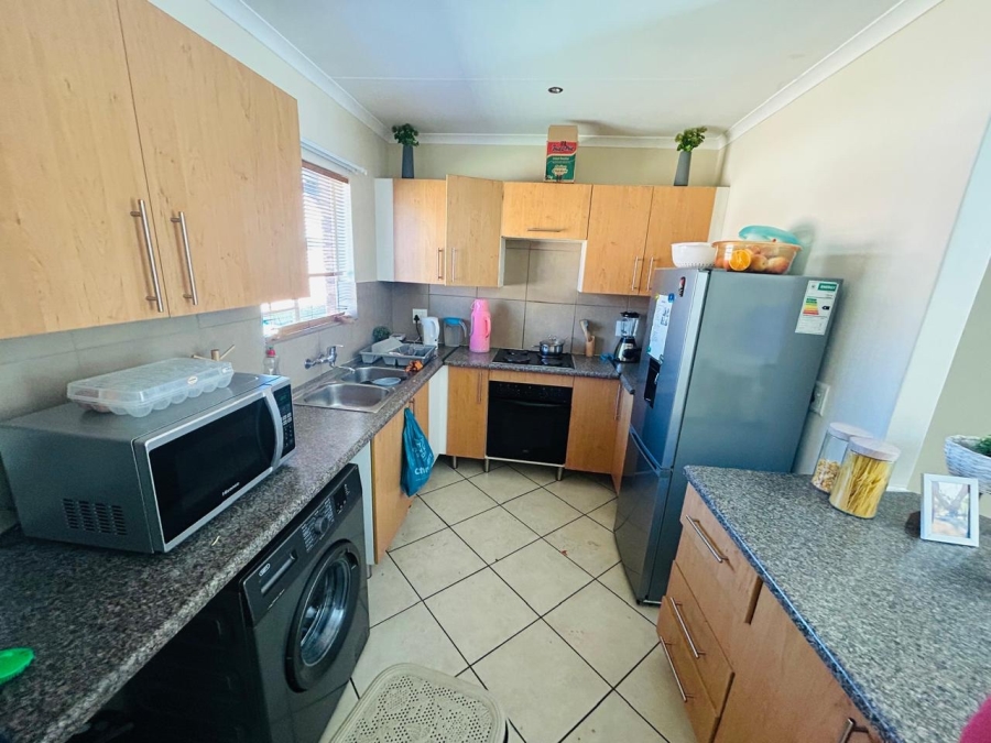 2 Bedroom Property for Sale in Monavoni A H Gauteng