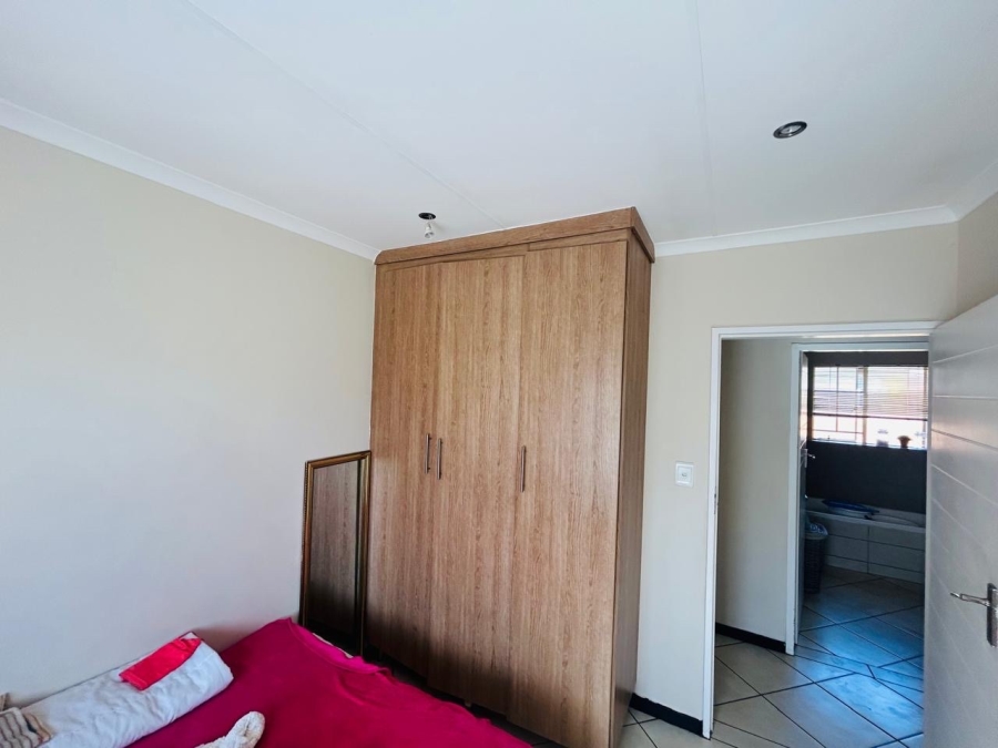 2 Bedroom Property for Sale in Monavoni A H Gauteng