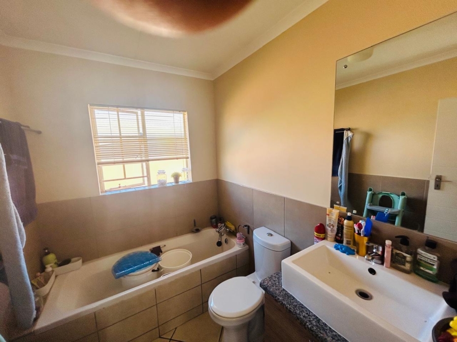2 Bedroom Property for Sale in Monavoni A H Gauteng