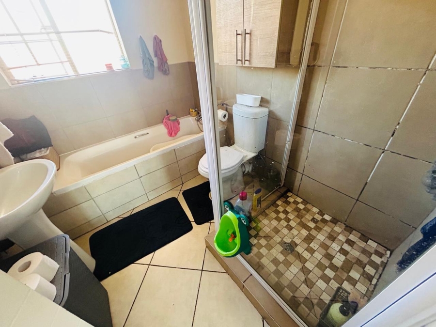 2 Bedroom Property for Sale in Monavoni A H Gauteng