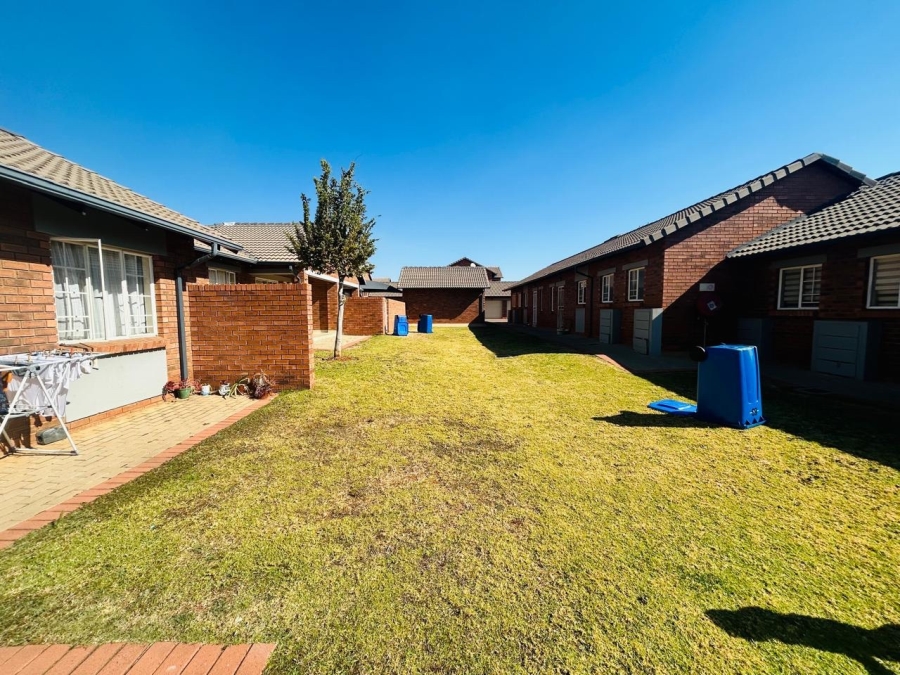 2 Bedroom Property for Sale in Monavoni A H Gauteng