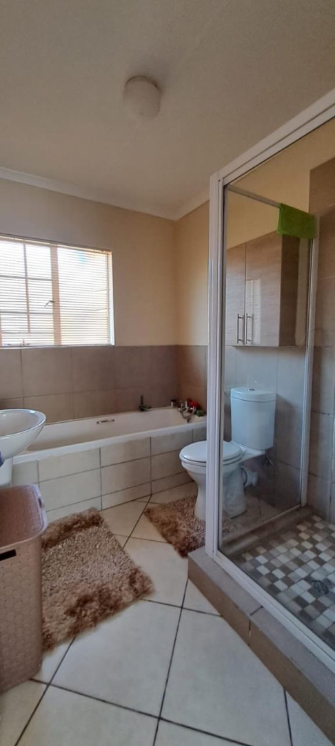 2 Bedroom Property for Sale in Monavoni A H Gauteng