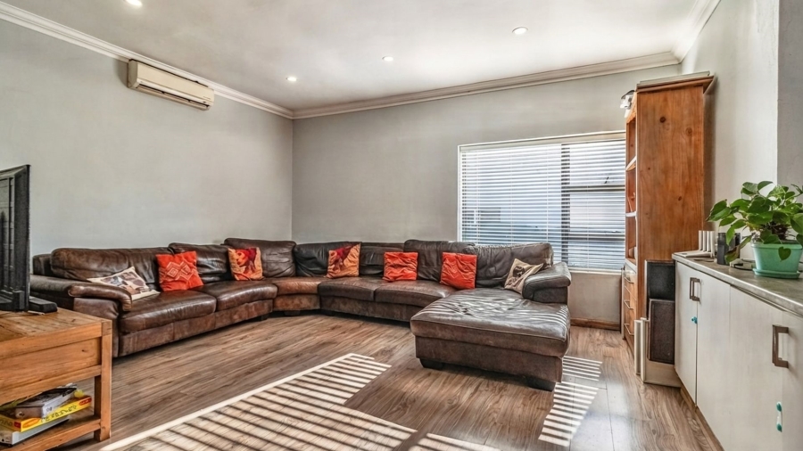 3 Bedroom Property for Sale in Lakeside Village Gauteng