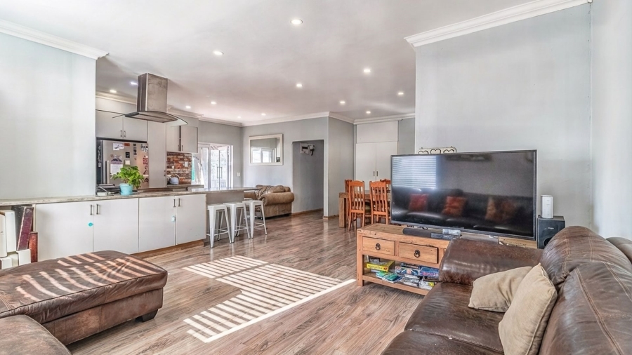 3 Bedroom Property for Sale in Lakeside Village Gauteng