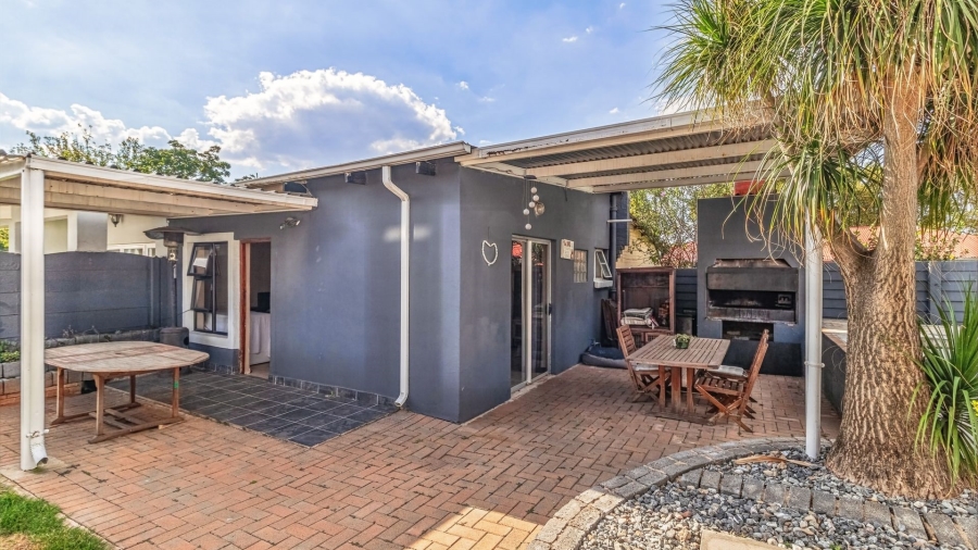 3 Bedroom Property for Sale in Lakeside Village Gauteng