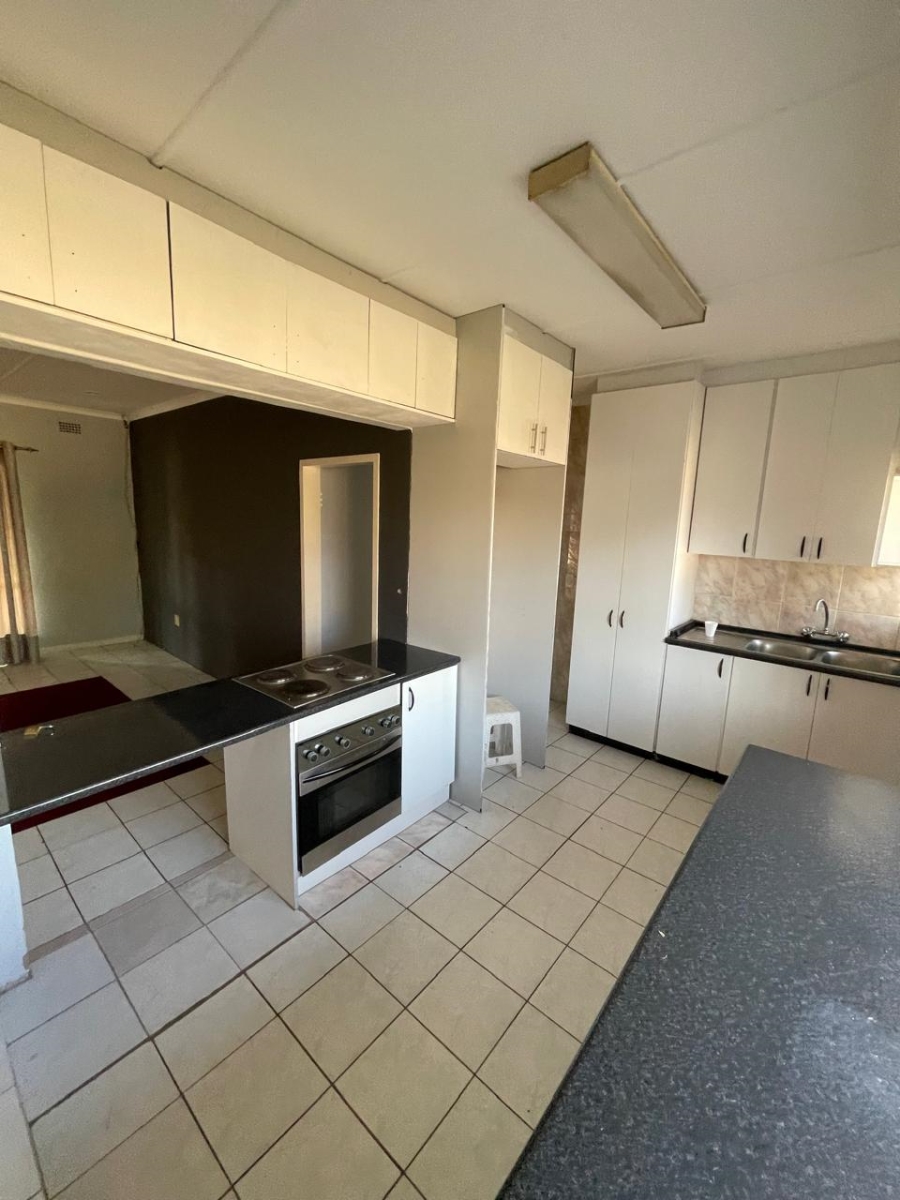 4 Bedroom Property for Sale in Birchleigh Gauteng