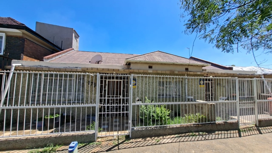 Bedroom Property for Sale in Kenilworth Gauteng